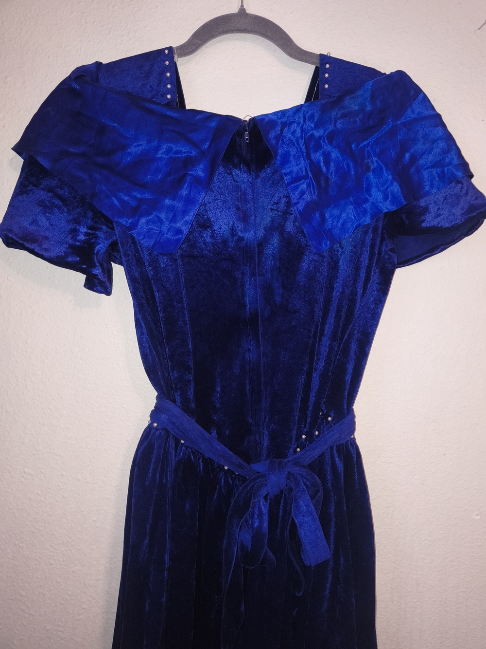 Vintage 80s Royal Blue Velvet Off Shoulder Party Dress Pearl Fit & Flare Size M - Picture 5 of 8